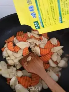 Make Carrot fried abalone mushroom step 4