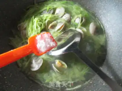 Make Round clams and radish soup step 6