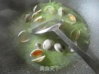 Make Round clams and radish soup step 7