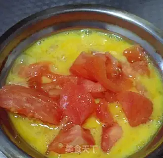 Make Tomato stand eggs step 2