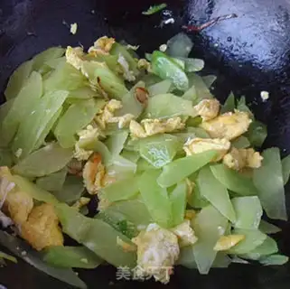 Make Eggs fried step 5
