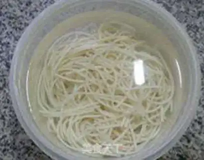 Make Squirty squirt noodles step 0