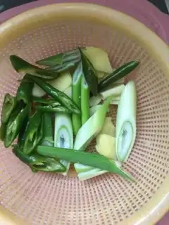 Make Red-fried fish step 1