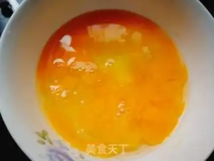 Make Golden fungus fried eggs step 1