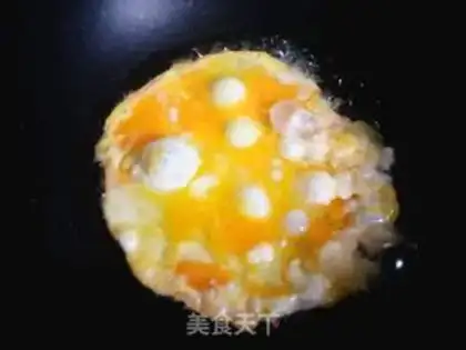Make Golden fungus fried eggs step 2