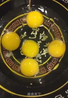 Make Gold egg dumplings step 2