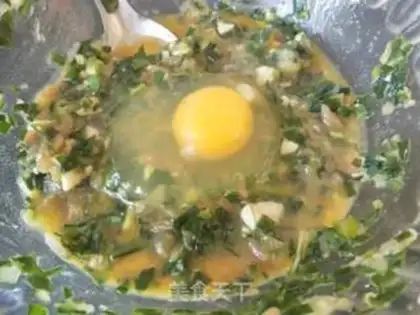 Make Egg shrimp omelet step 1