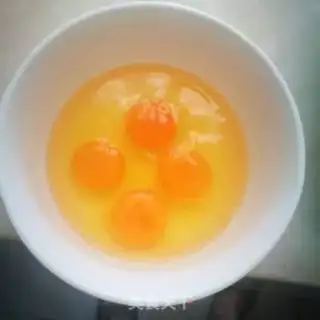 Make Autumn fried eggs step 1
