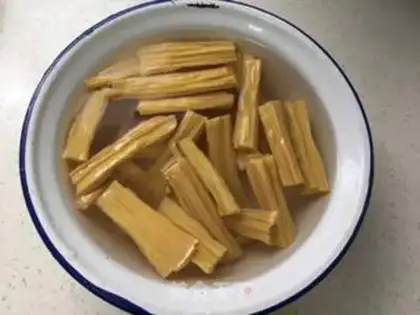 Make Crackers and cucumbers step 1