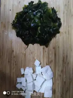 Make Clothes and tofu soup step 1