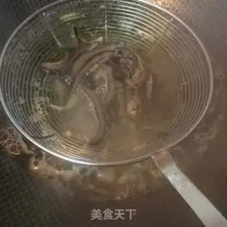 Make Gold-cracking mushroom spinach with sea cucumber step 12