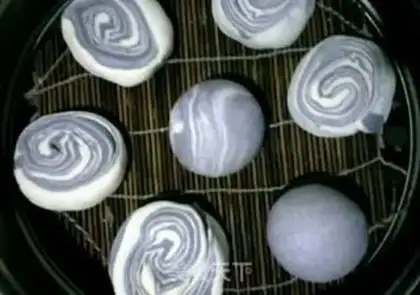 Make Two-colour-year-old buns step 13