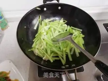 Make Celery makes lilies step 4