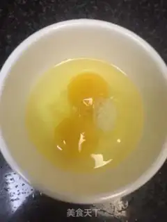 Make Scrambled eggs step 1