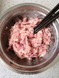 Make Apricot shrimp meat step 1