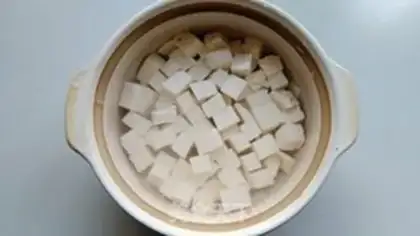 Make Tofu soup step 1