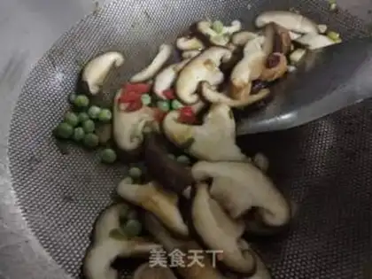Make Shroom fried eggs step 4