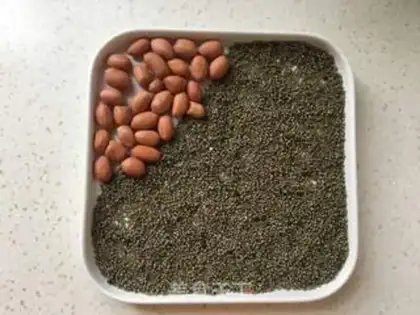 Make Sesame and black rice peanut porridge step 0