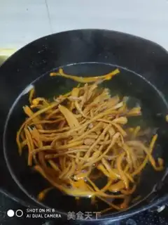 Make Monkey mushrooms, weeds, chicken feet soup step 5