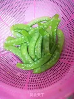 Make The fish are fried Dutch beans step 0