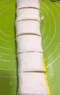 Make Fancy rolls step 7