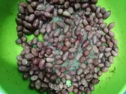 Make Cracker peanut rice step 1