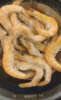 Make Spicy shrimp from a dry pot step 2
