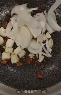 Make Spicy shrimp from a dry pot step 4