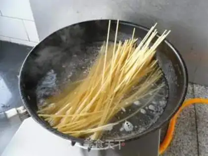 Make Spaghetti step 1