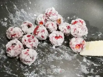 Make A snowball step 3