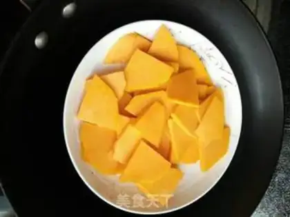 Make cucumber tofu skin step 1