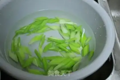 Make The Celery Lily step 5