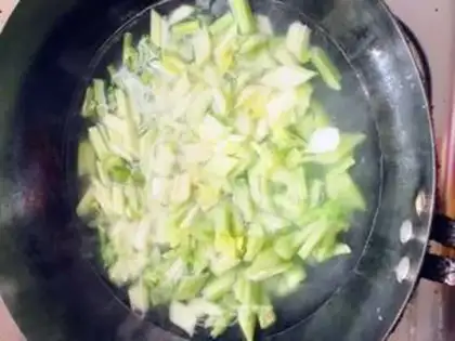 Make Pork beans and celery step 0