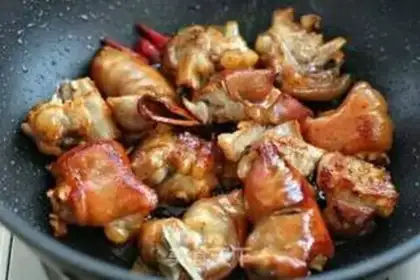 Make Red burning pig hoof step 4