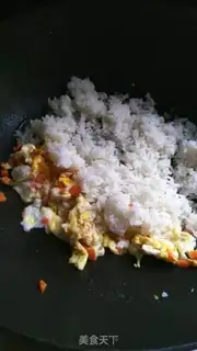 Make Cream pepper and egg fried rice step 4