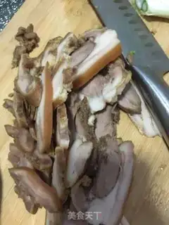 Make Pepper fried pork step 1