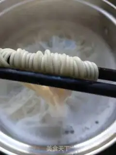 Make Tomato egg noodles step 1
