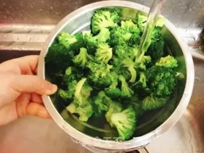 Make Garlic broccoli step 2