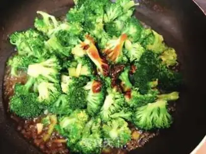 Make Garlic broccoli step 4