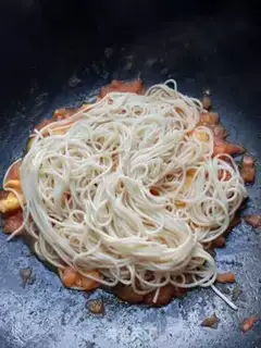 Make Tomato egg noodles step 8