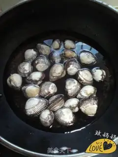Make Spinach plattered clams step 1