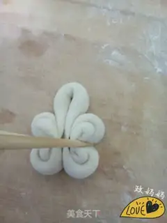 Make Butterfly buns step 5