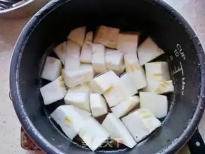 Make Fish fins, poach soup step 4