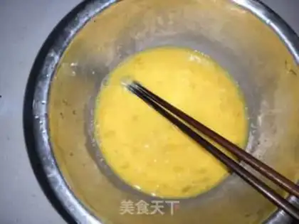Make Pine omelet egg sausage step 1