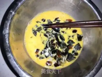 Make Pine omelet egg sausage step 3