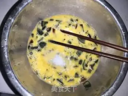 Make Pine omelet egg sausage step 4