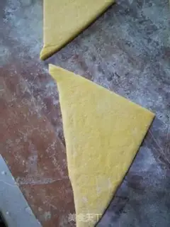 Make Triangular roses step 6