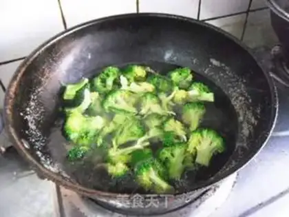 Make Garlic broccoli step 2
