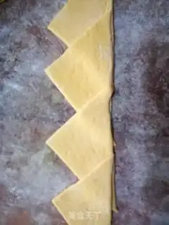 Make Triangular roses step 7