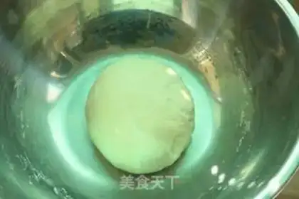 Make Milk knife cut the buns step 1